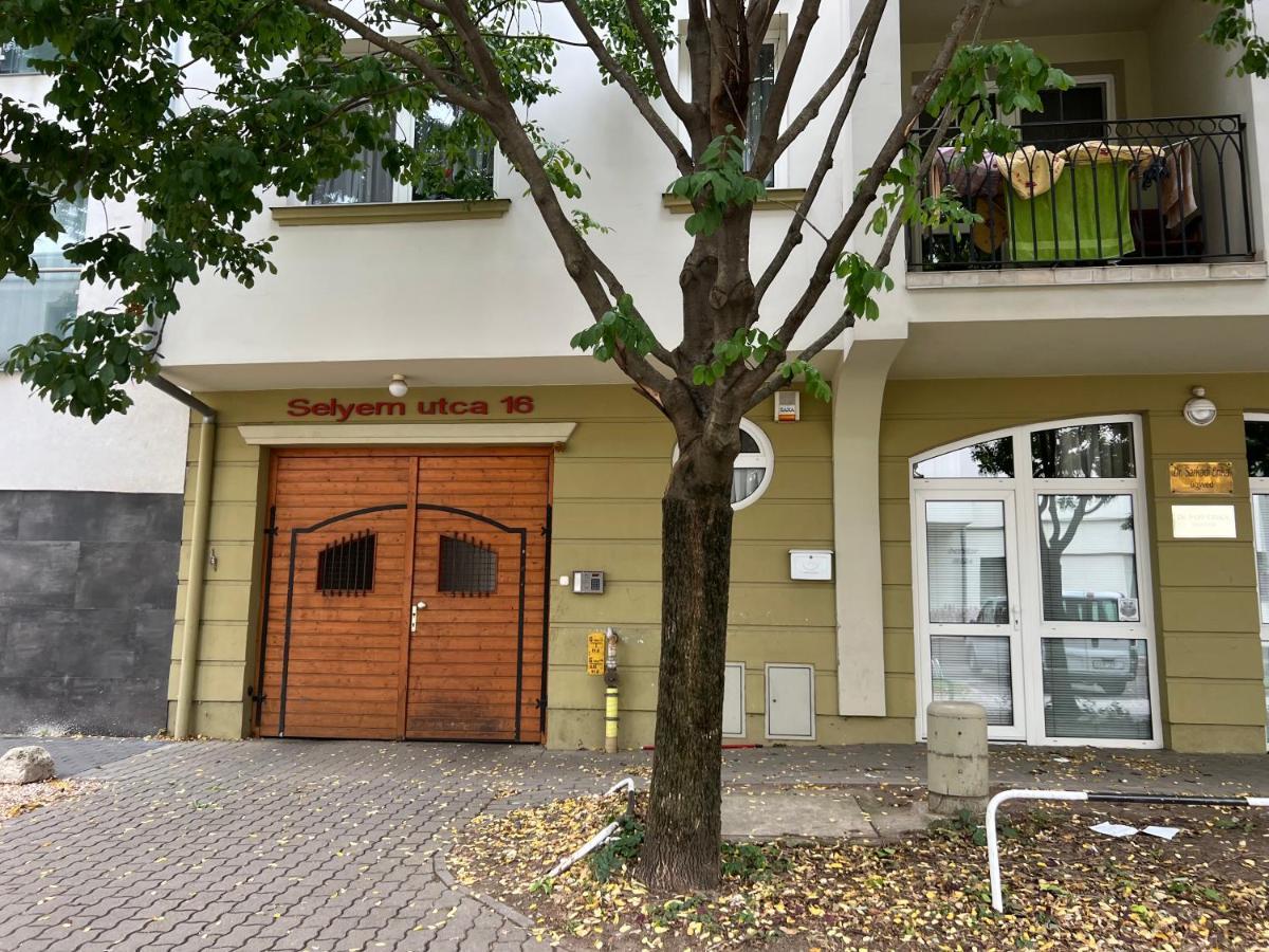 City Lux Apartman Nyiregyhaza Luaran gambar